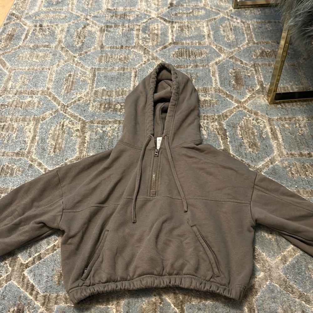 Alo, size small, color olive branch